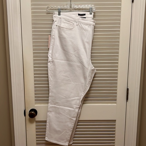 18. 🎉HP🎉. NYDJ Skinny Ankle Jeans in Optic White - Picture 5 of 12